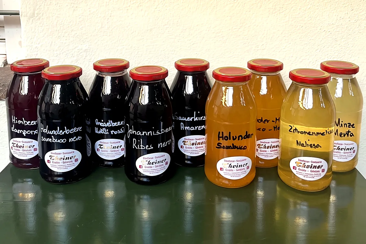 Hausgemachter Sirup in neun Sorten