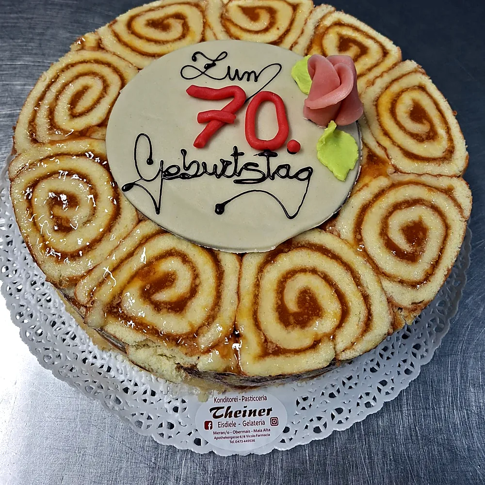 Biskuitrollen-Torte zum siebzigsten Geburtstag