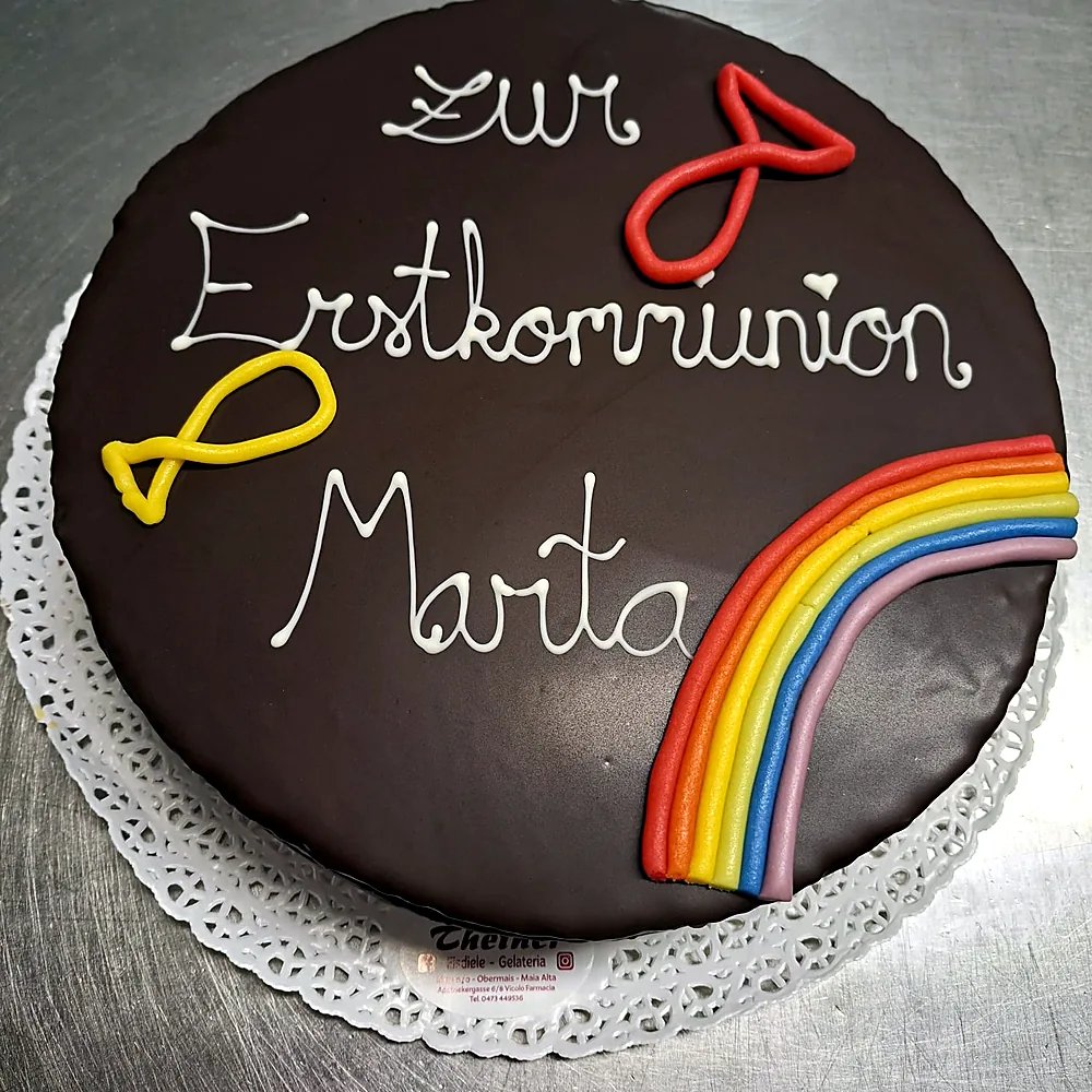 Schokoladentorte zur Erstkommunion mit Regenbogen